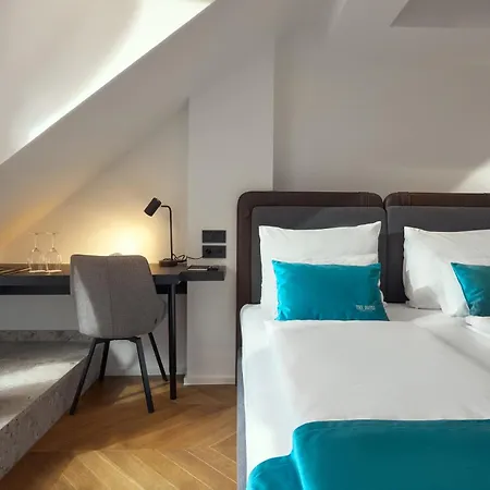 Hotel The 4*