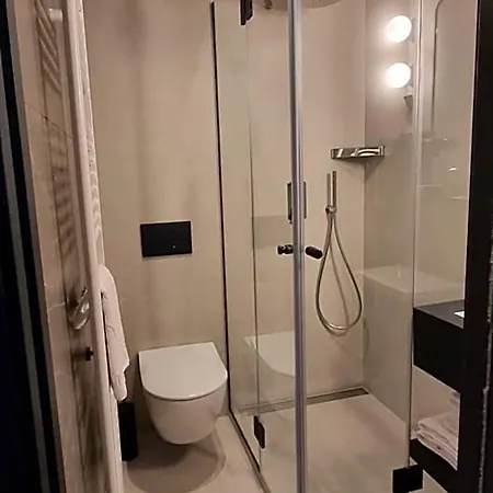 Hotel The 4*